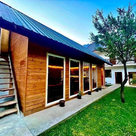 Lazer Cardaku Guesthouse Valbonne Exterior foto
