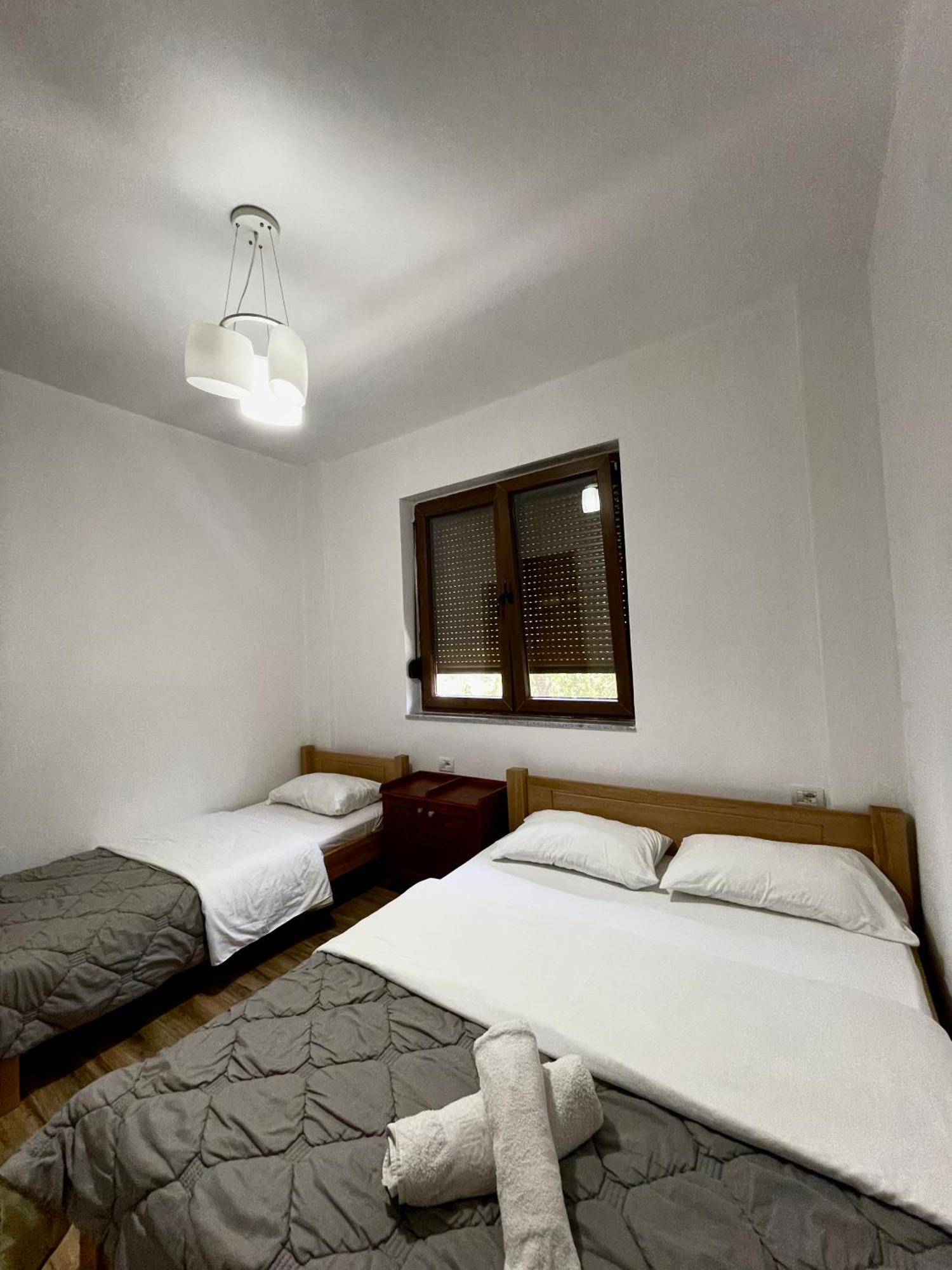 Lazer Cardaku Guesthouse Valbonne Exterior foto