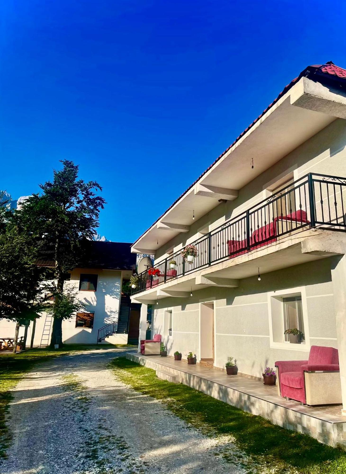 Lazer Cardaku Guesthouse Valbonne Exterior foto