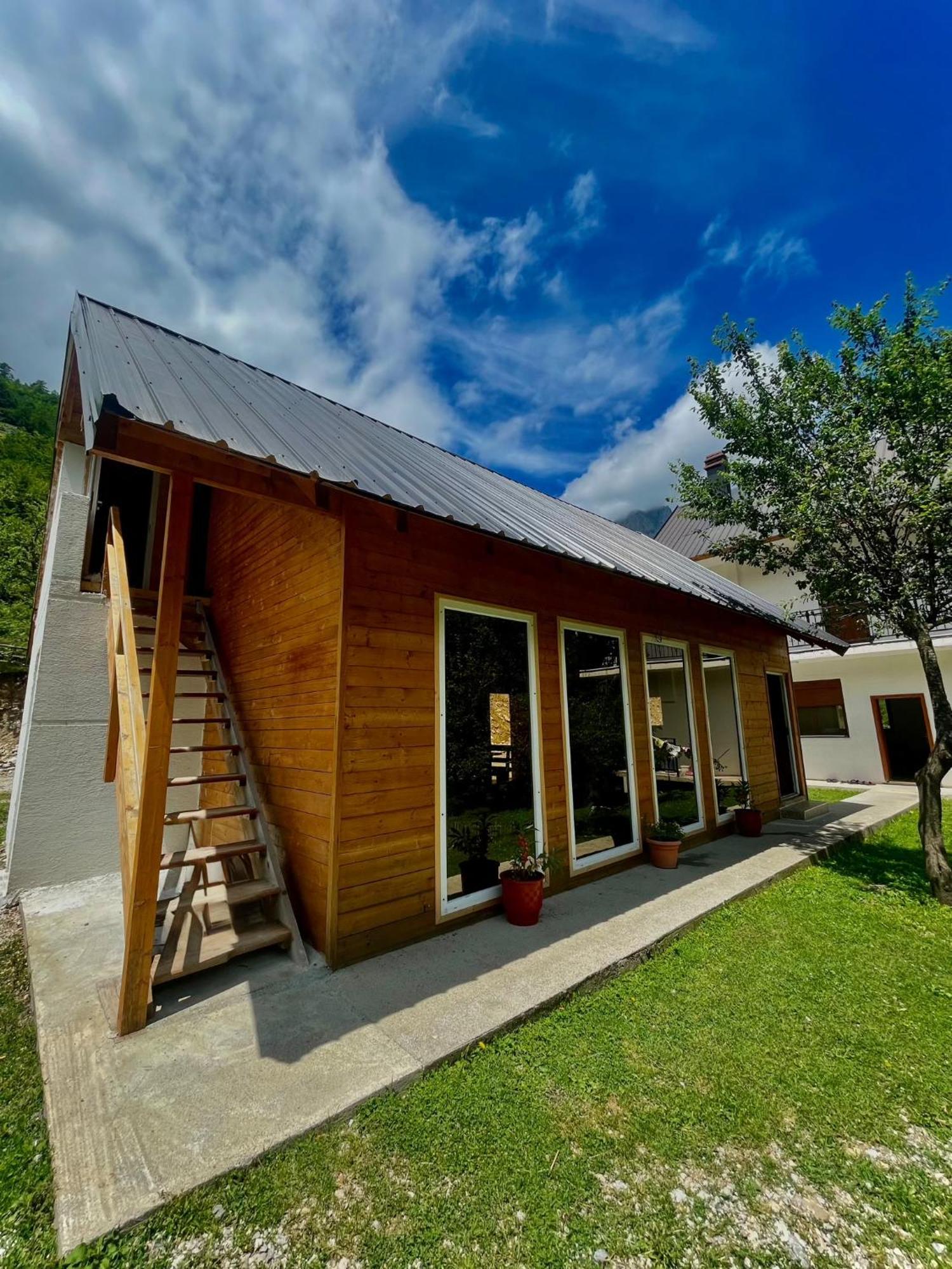 Lazer Cardaku Guesthouse Valbonne Exterior foto