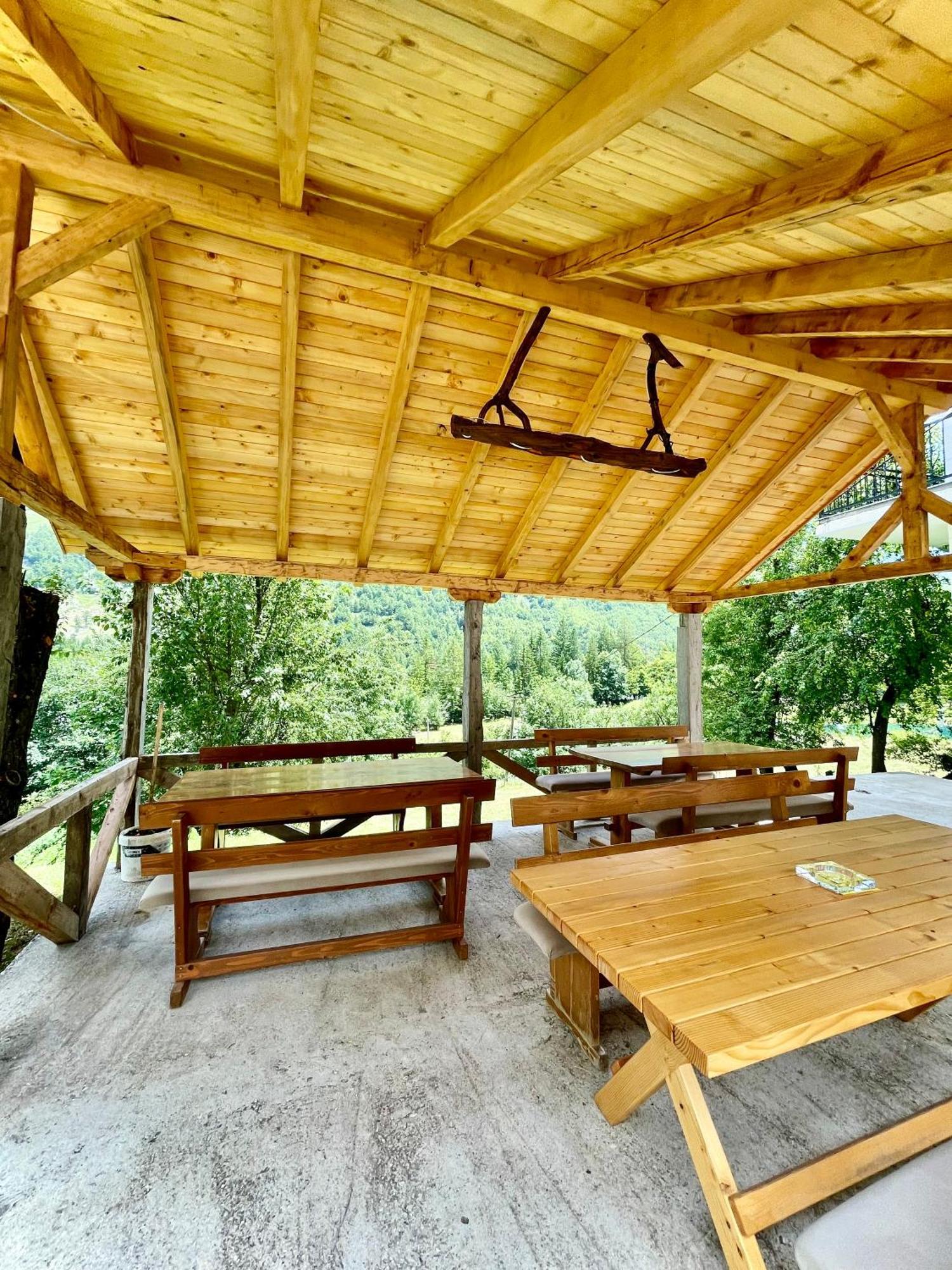 Lazer Cardaku Guesthouse Valbonne Exterior foto