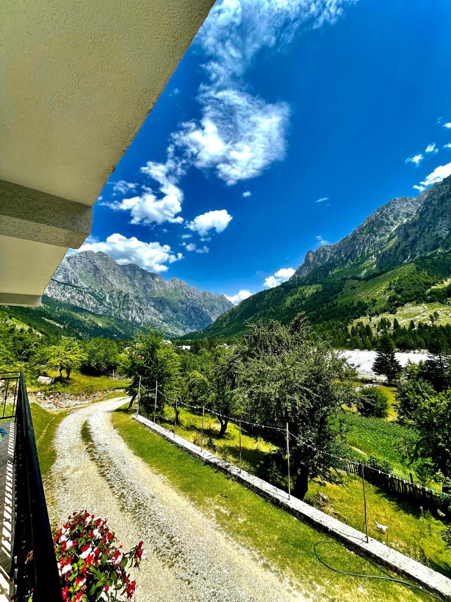 Lazer Cardaku Guesthouse Valbonne Exterior foto